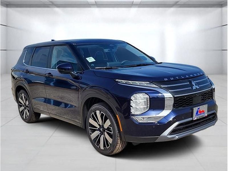 2025 Mitsubishi Outlander SE in Blue — front three-quarter view