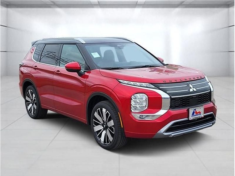 2026 Mitsubishi Outlander SEL in Diamond — front three-quarter view